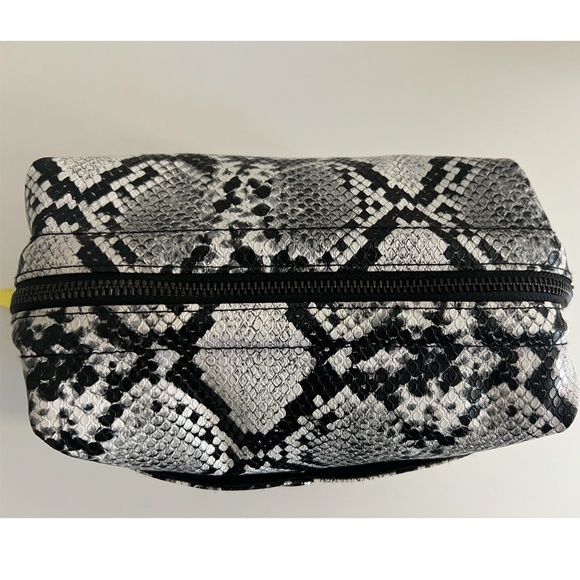 Quay Glam Cosmetic Bag- Blk/Wht Snake Skin Print - Picture 6 of 7